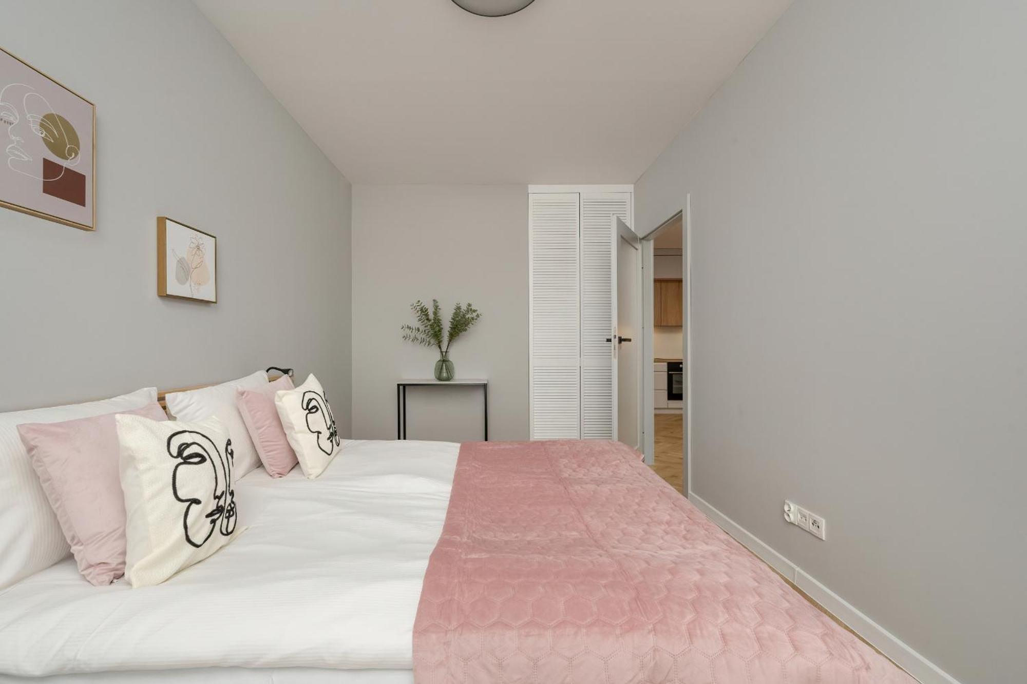 Michalczyka Stylish Apartment With Parking In The City Center Of Wroclaw By Noclegi Renters Esterno foto
